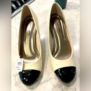 NWT Comfort Plus Predictions Black/White Faux Patent Leather  2.5” Heel Size 5
